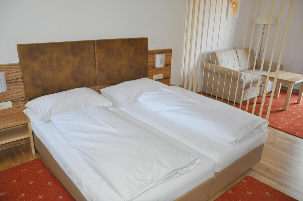 Hotel Almtalerhof Linz Room photo